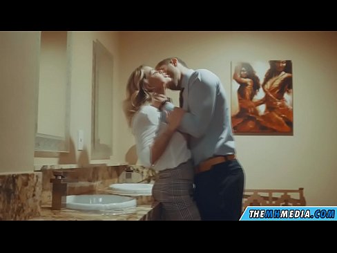 ❤️ Kiam belplena blondulo delogas vin en publika necesejo ️❌ Anala porno ĉe eo.xxxpornimages.ru ❌️